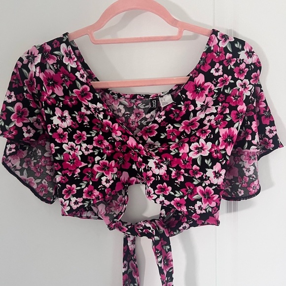 H&M Women's Floral Wrap CropTop - Pink and Black Size Medium - Picture 4 of 9